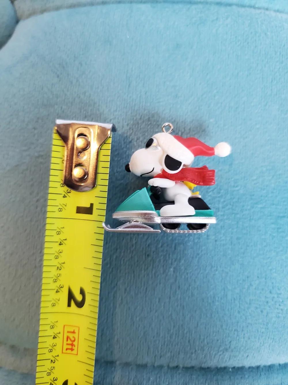 Hallmark Keepsake Peanuts Winter Fun with Snoopy 2015 Mini Ornament QXM8507